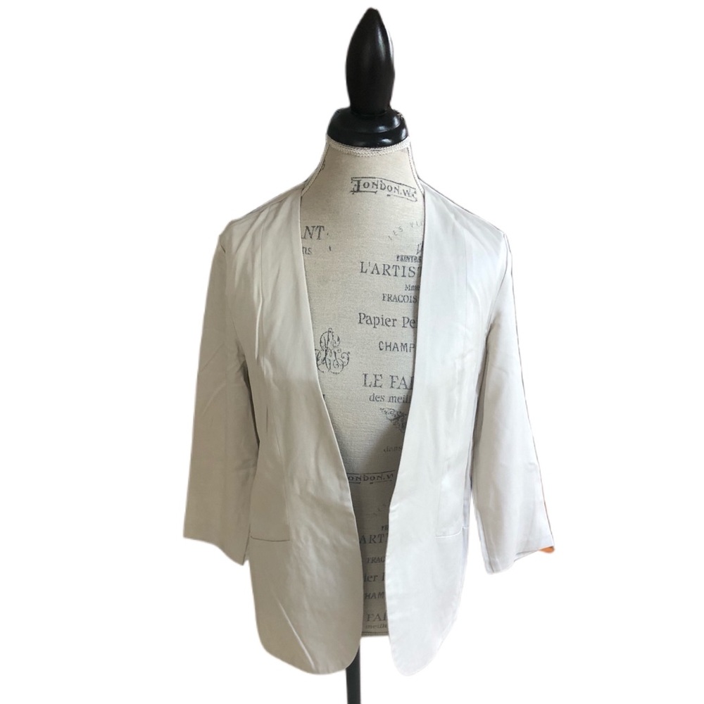 NWT cream colored blazer